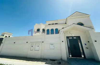 Villa - 6 Bedrooms - 7 Bathrooms for rent in The Villas - Qatar Entertainment City - Lusail