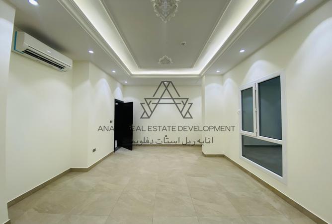 932398 - Property Image 2