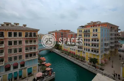 Apartment - 2 Bedrooms - 3 Bathrooms for rent in Carnaval - Qanat Quartier - The Pearl Island - Doha