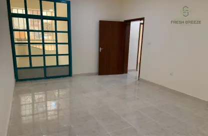 Apartment - 2 Bedrooms - 2 Bathrooms for rent in Umm Ghuwailina 4 - Umm Ghuwailina - Doha
