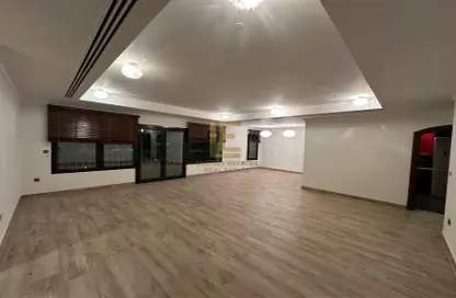 Apartment - 2 Bedrooms - 3 Bathrooms for rent in West Porto Drive - Porto Arabia - The Pearl Island - Doha