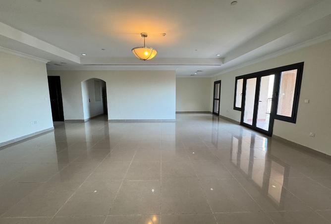 940533 - Property Image 3