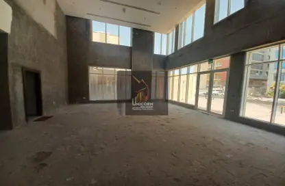 Shop - Studio - 3 Bathrooms for rent in Al Sadd Road - Al Sadd - Doha
