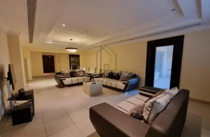 Living Room image for: Apartment - 2 Bedrooms - 3 Bathrooms for sale in Porto Arabia - The Pearl Island - Doha, Image 1