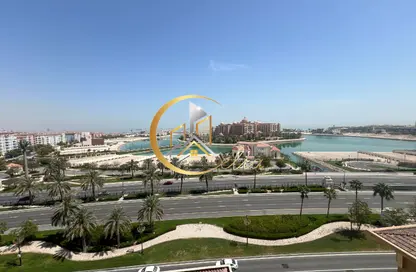 شقة - 2 غرف نوم - 3 حمامات للايجار في طريق بورتو الشرقي - بورتو أرابيا - جزيرة اللؤلؤة - الدوحة