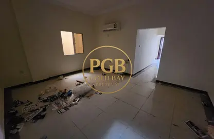 شقة - 3 غرف نوم - 3 حمامات للايجار في شارع عاصم بن عمر - المنصورة - الدوحة