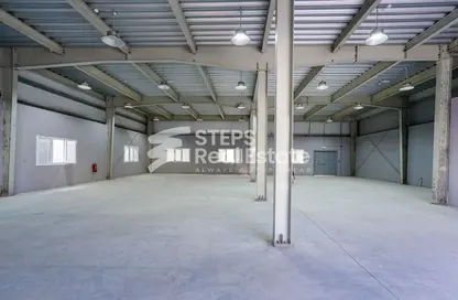 Warehouse - Studio - 7 Bathrooms for sale in East Industrial Street - Birkat Al Awamer - Al Wakra