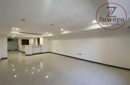 Apartment - 1 Bedroom - 2 Bathrooms for rent in West Porto Drive - Porto Arabia - The Pearl Island - Doha