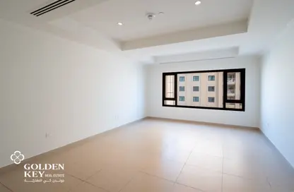 Apartment - 1 Bedroom - 2 Bathrooms for rent in West Porto Drive - Porto Arabia - The Pearl Island - Doha