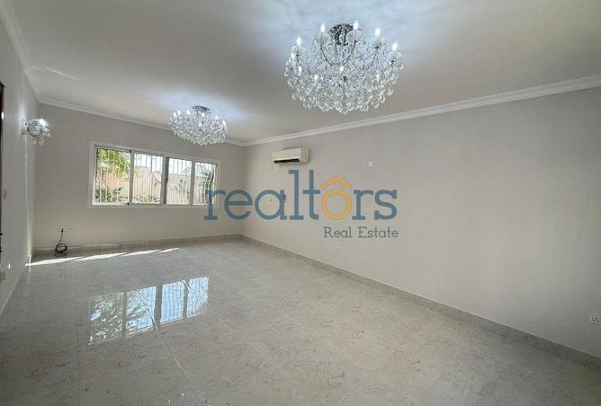 944825 - Property Image 2