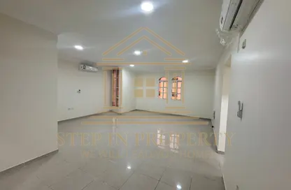 Apartment - 2 Bedrooms - 2 Bathrooms for rent in Al Nasr Street - Al Nasr - Doha