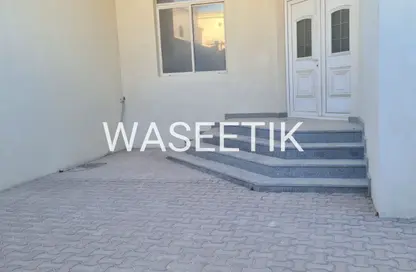 فيلا - 8 غرف نوم - 8 حمامات للايجار في أم صلال محمد - أم صلال محمد - الدوحة