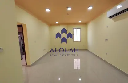 شقة - 2 غرف نوم - 3 حمامات للايجار في شارع النصر - النصر - الدوحة
