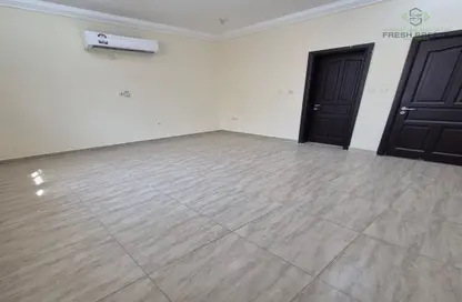 فيلا - 5 غرف نوم - 4 حمامات للايجار في فلل عين خالد - عين خالد - الدوحة