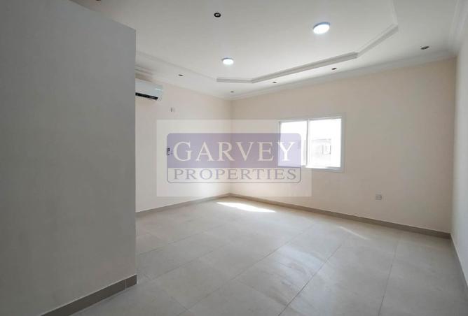 975704 - Property Image 2