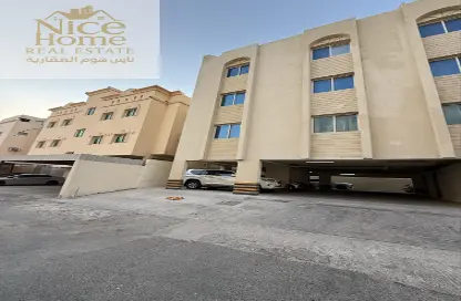 بناية كاملة - 8 غرف نوم - 2 حمامات للبيع في مدينة خليفة - الدوحة