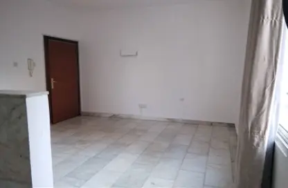 Apartment - 4 Bedrooms - 3 Bathrooms for rent in Umm Ghuwailina 4 - Umm Ghuwailina - Doha