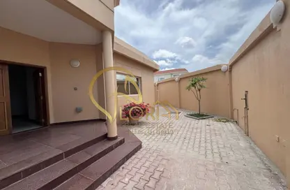 Villa - 3 Bedrooms - 4 Bathrooms for sale in Al Maamoura - Al Maamoura - Doha
