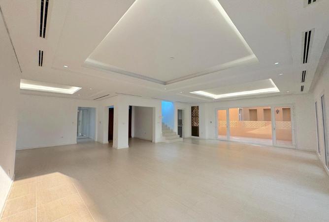 988181 - Property Image 2