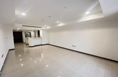 Apartment - 1 Bedroom - 2 Bathrooms for rent in One Porto Arabia - Porto Arabia - The Pearl Island - Doha