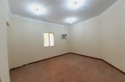 Apartment - 3 Bedrooms - 2 Bathrooms for rent in Thabit Bin Zaid Street - Al Mansoura - Doha