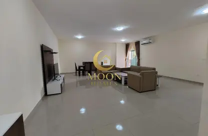 Apartment - 2 Bedrooms - 2 Bathrooms for rent in Old Al Ghanim - Al Ghanim - Doha