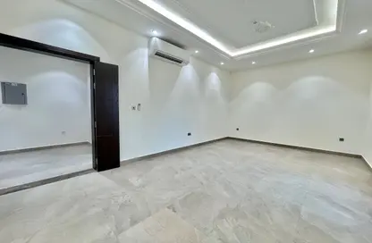 Apartment - 3 Bedrooms - 3 Bathrooms for rent in Al Nasr Street - Al Nasr - Doha