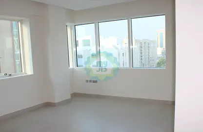 شقة - 2 غرف نوم - 2 حمامات للايجار في منتزه 10 - المنتزه - الدوحة