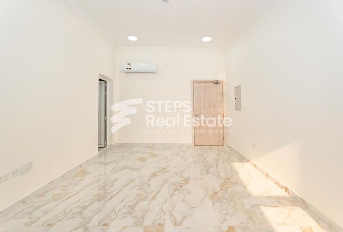 933245 - Property Image 2