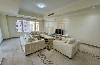Apartment - 2 Bedrooms - 3 Bathrooms for rent in West Porto Drive - Porto Arabia - The Pearl Island - Doha