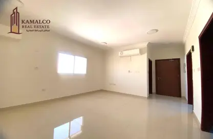 Apartment - 2 Bedrooms - 2 Bathrooms for rent in Umm Ghuwalina - Umm Ghuwailina - Doha
