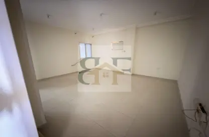 Apartment - 2 Bedrooms - 2 Bathrooms for rent in Umm Ghuwailina - Doha