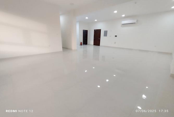 933363 - Property Image 2