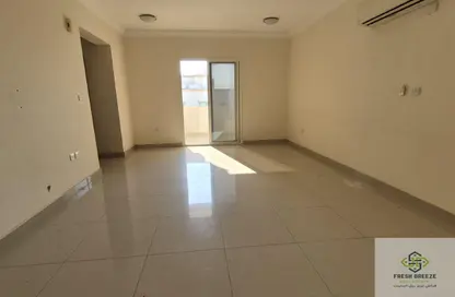 Apartment - 3 Bedrooms - 3 Bathrooms for rent in Umm Ghuwailina 4 - Umm Ghuwailina - Doha