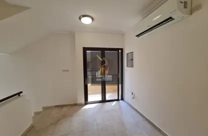 مجمع سكني - 4 غرف نوم - 4 حمامات للايجار في شارع النعيجة - النعيجة - الدوحة