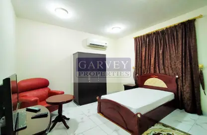 Apartment - Studio - 1 Bathroom for rent in Umm Al Seneem Street - Ain Khaled - Doha