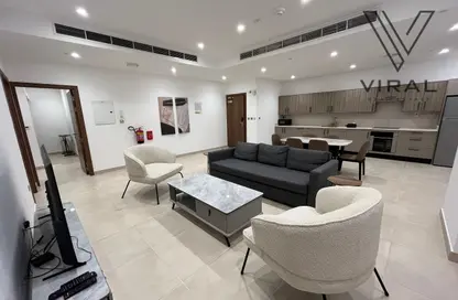 شقة - 2 غرف نوم - 2 حمامات للايجار في مركز ريجينسي التجاري 2 - مركز ريجينسي التجاري 2 - شارع الكورنيش - الدوحة
