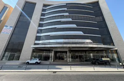 محل تجاري - استوديو - 2 حمامات للايجار في فريج بن محمود - الدوحة