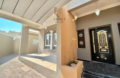 Villa - 7 Bedrooms - 7+ Bathrooms for rent in Izghawa - Izghawa - Doha