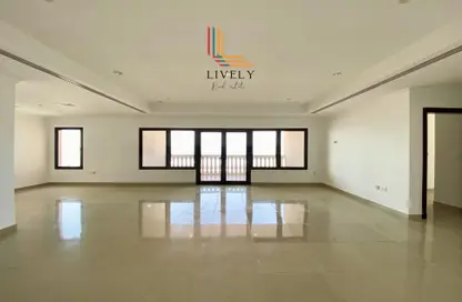 Apartment - 2 Bedrooms - 3 Bathrooms for rent in West Porto Drive - Porto Arabia - The Pearl Island - Doha