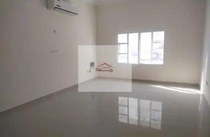 Empty Room image for: Apartment - 2 Bedrooms - 2 Bathrooms for rent in Fereej Bin Omran - Doha, Image 1