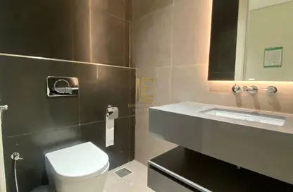 Apartment - 3 Bedrooms - 4 Bathrooms for sale in Viva East - Viva Bahriyah - The Pearl Island - Doha