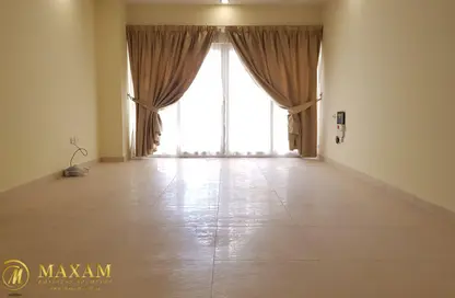 شقة - 2 غرف نوم - 3 حمامات للايجار في فريج بن محمود - الدوحة