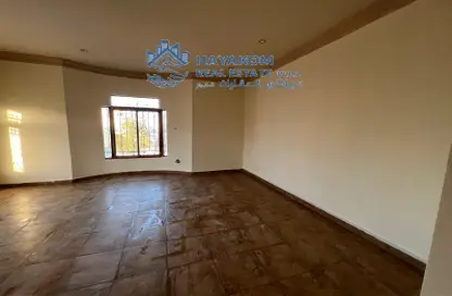 Empty Room image for: Bungalow - 1 Bedroom - 2 Bathrooms for sale in Umm Ghuwailina - Doha, Image 1