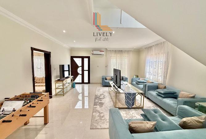 967819 - Property Image 2