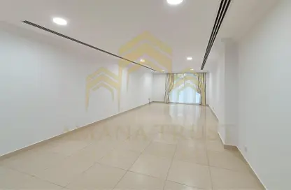 Empty Room image for: Apartment - 2 Bedrooms - 3 Bathrooms for rent in Building 36 - Fereej Bin Mahmoud North - Fereej Bin Mahmoud - Doha, Image 1