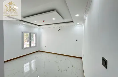 Villa - 5 Bedrooms - 4 Bathrooms for rent in Al Markhiya - Doha