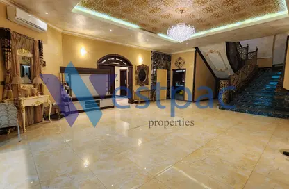 فيلا - 7 غرف نوم - 7 حمامات للبيع في الدفنة - الدفينة - الدوحة