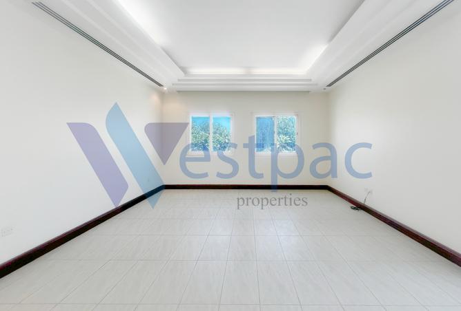 883063 - Property Image 3
