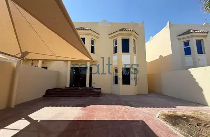 فيلا - 4 غرف نوم - 5 حمامات للايجار في شارع داريم - الهلال شرق - الهلال - الدوحة